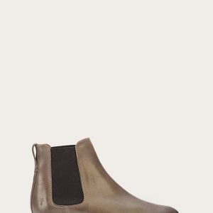 Carly Chelsea - Pre-Loved
