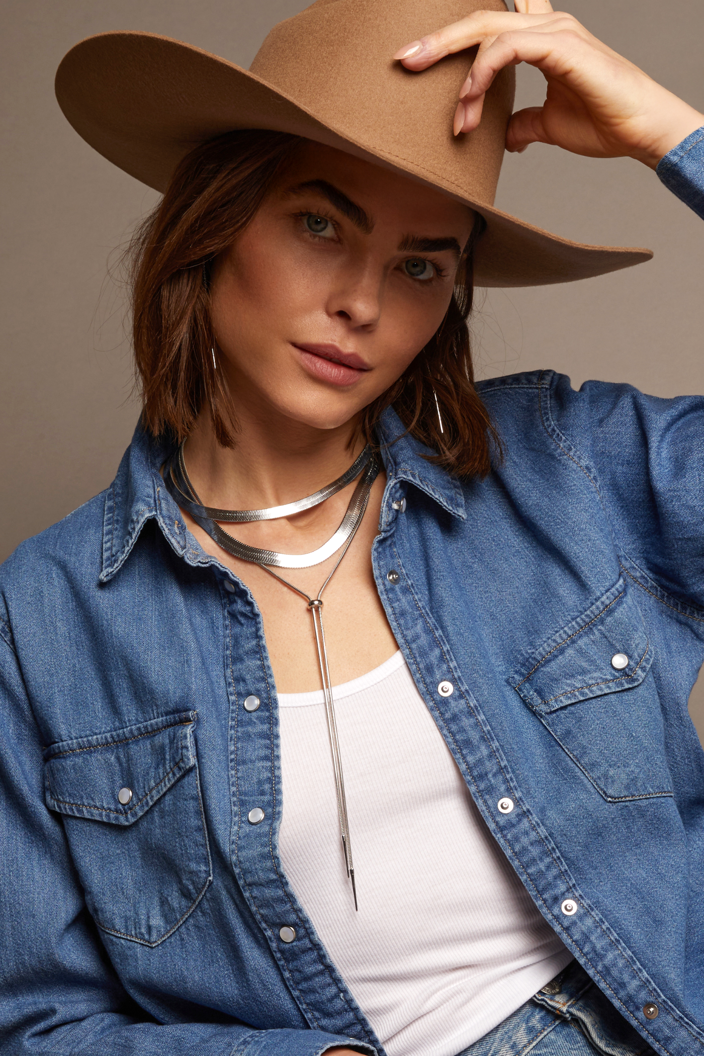 Aurate x Frye: Extra Bold Herringbone Necklace - Image 3