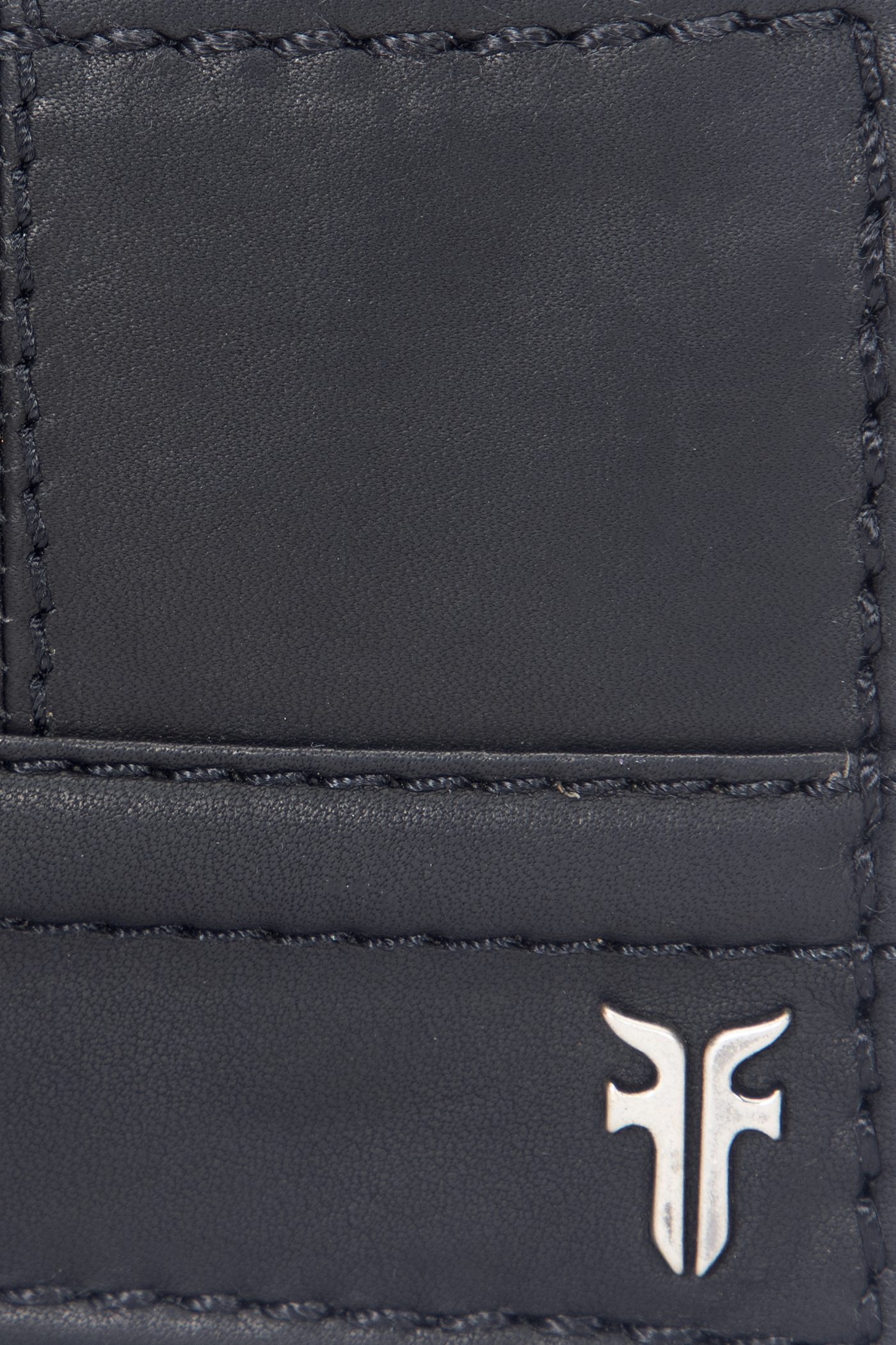 Nash Bifold W/ Foldout Cc - Image 8