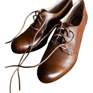 Ladies lace up shoes - Pre-Loved